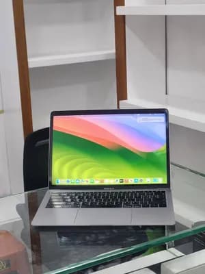 MacBook Air 2019 8GB 256GB
