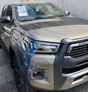 Toyota Hilux Invincible Hybrid 2025