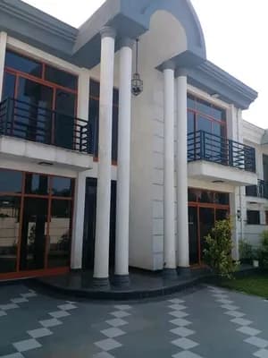 ቤት አያት 250 ካሬ