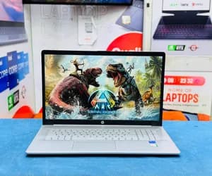 HP Notebook 17.3 i5 16GB 512GB