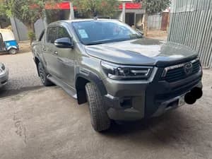 Toyota Hilux Invincible 2021 2.8L Turbo 201HP