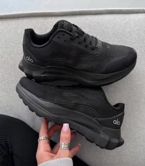 Alo Runner Yoga Triple Black Sneakers