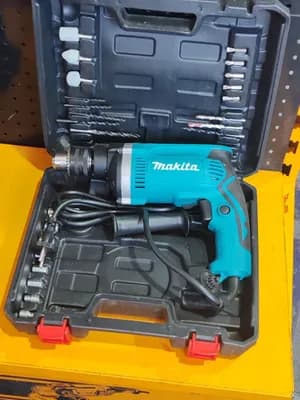 ማኬታ ድሪል 710W