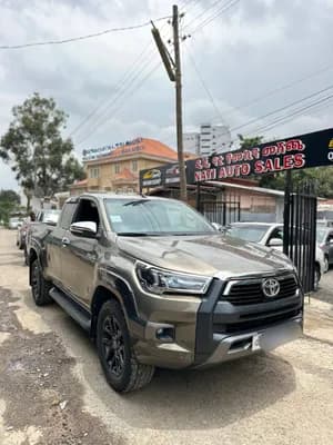 Toyota Hilux invincible 2021 2.8L 4WD used