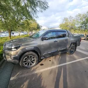 Toyota Hilux Invincible 2021 Pickup