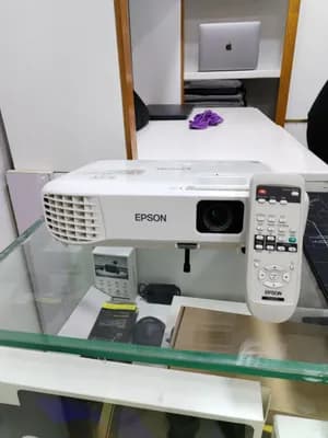 Epson EB-S05 Projector with Remote