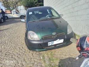 Toyota Vitz Yaris 2000 1.0L