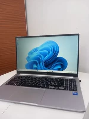Samsung Book 4 512GB 8GB Brand New