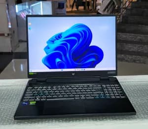 Acer Predator Helios PHN16 i9 RTX 4060