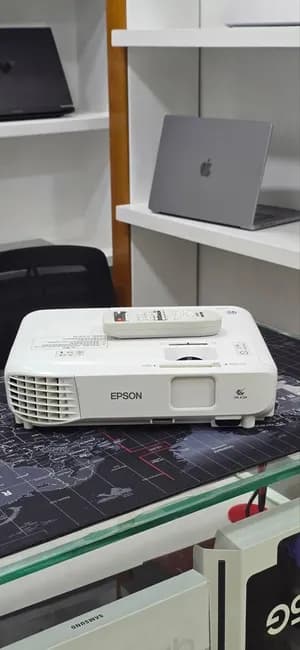 Epson EB-S05 Projector with Remote