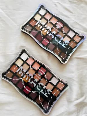 28 shade eyeshadow palette