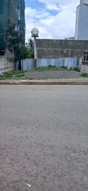የሚሸጥ ቦታ ስፋት 75 ካሬ