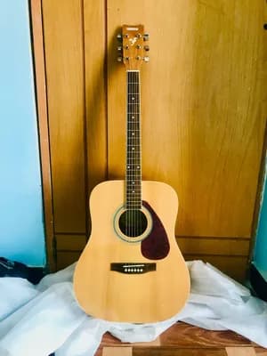 Yamaha F340 Acoustic Guitar