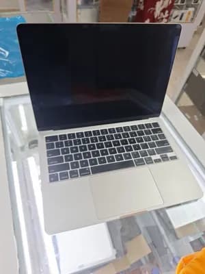 Apple MacBook Air M2 Starlight