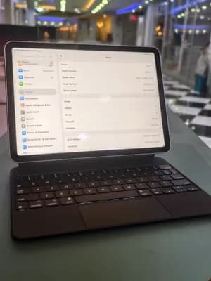 Apple iPad Air 11 M3 with Magic Keyboard