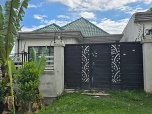 Villa House for Sale Summit 72