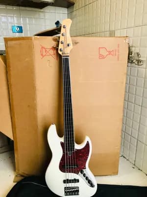 Sire Marcus Miller V7 Bass Guitar