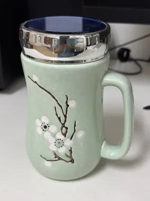 Ceramic drinking mug