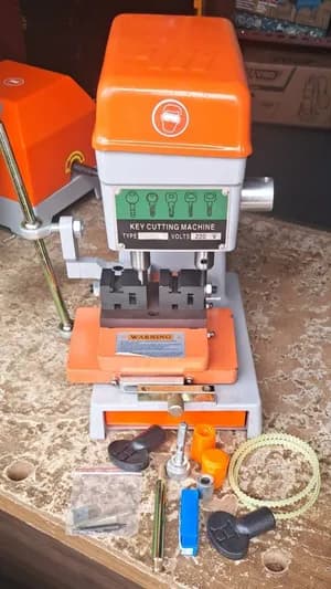 Key Cutting Machine