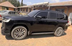 Toyota Land Cruiser VXR 2023