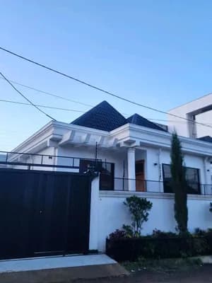 Modern Villa 180 sqm in Sumit