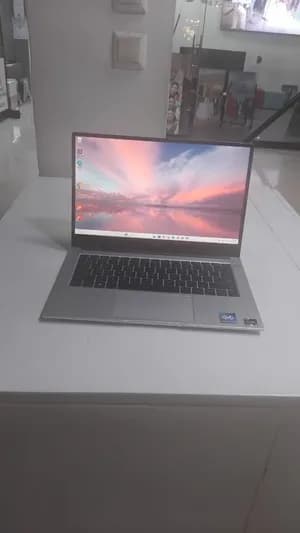 Honor Laptop Ryzen 5 8GB 512GB