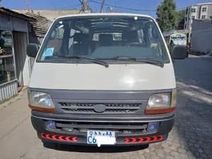 Toyota HiAce half van (ጃጓር)