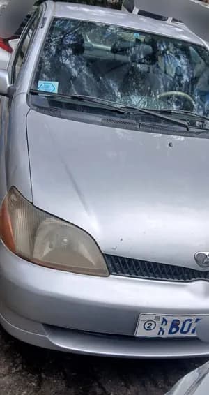 TOYOTA PLATZ 2001