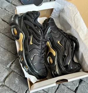 Nike AirMax Plus TN Black Metallic Gold