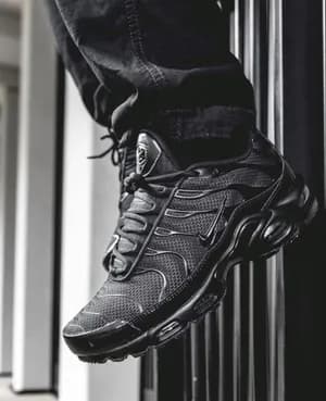 Nike Air Max Plus Triple Black Sneakers
