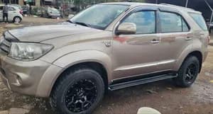 Toyota Fortuner 2010 SUV