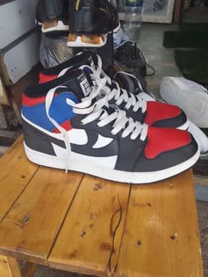 Qiadan Classic High-Top Sneakers Size 44.5