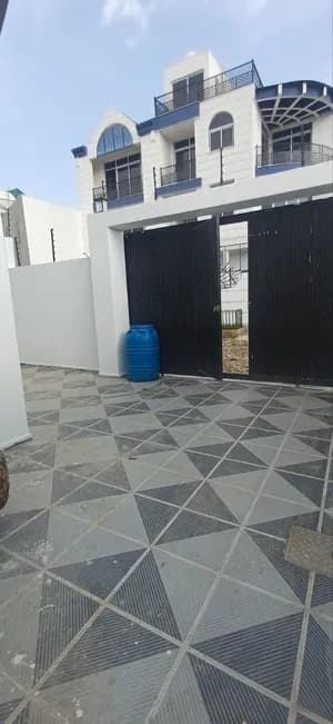Villa House for Sale Summit