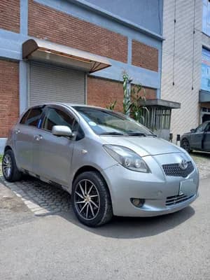 yaris compact 2007