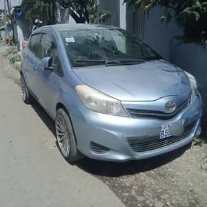 Toyota Yaris Compact 2012 1000cc