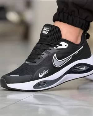 Nike air zoom አይናማ