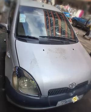 Toyota Vitz Yaris 2000 1.0L