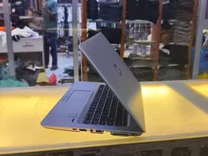 hp elitbook G3 8Gb 1T 14 inch
