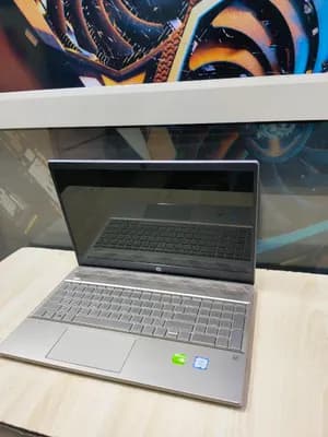 HP Pavilion 15 i5 8GB 256GB