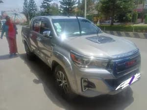 Toyota HiluxDouble Cab 2017 used