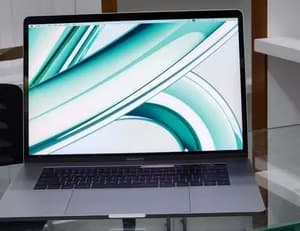 Apple MacBook Pro 2017 i7 16GB 512GB