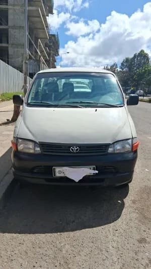 Toyota Hiace Dolphin Van 2004