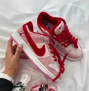 Nike Dunk SB Strangelove Hot Pink
