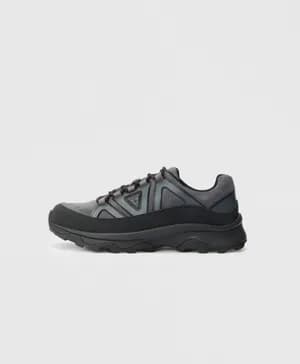 GUESS NOSE 40-42 44