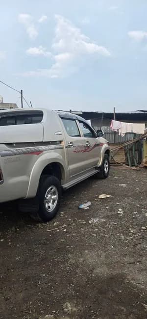 TOYOTA HILUX DOUBLE CAB
