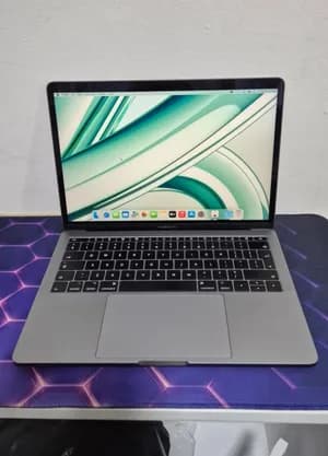 Apple MacBook Pro 2017 i5 8GB 256GB