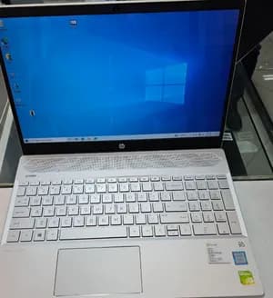 HP Pavilion 15 i7 8GB 512GB