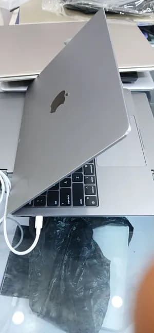 Macbook air M2 Chip (2022)
