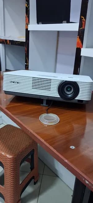 Sony VPL-DX220 Projector 2800 Lumens