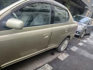 toyota pLatz 2001